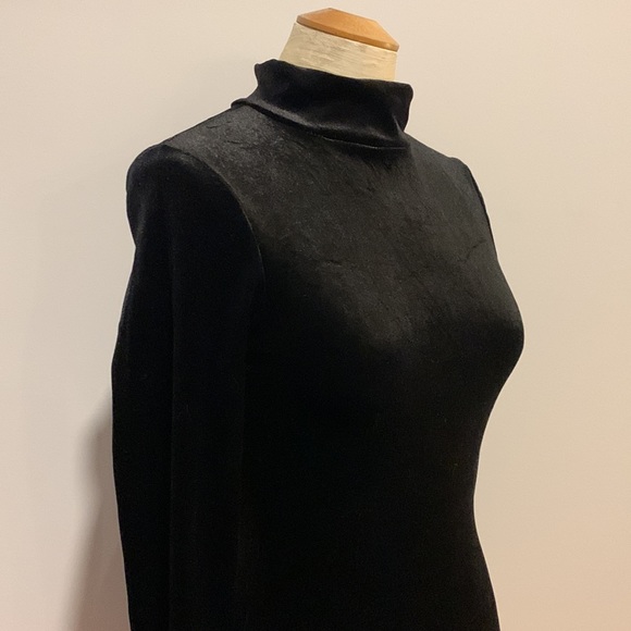 MISSGUIDED Black velvet, long sleeve, turtle-neck bodysuit. Size 2 - Picture 4 of 9